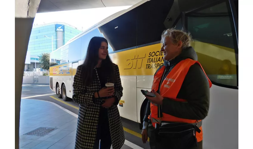 Roma: Trasferimento in autobus di sola andata dalla Stazione Termini all'Aeroporto di Fiumicino