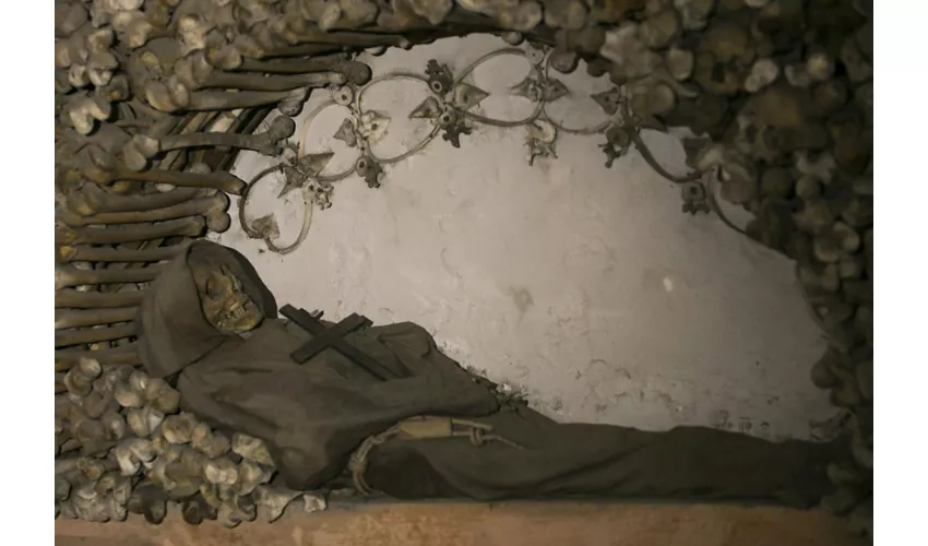Rome: Roman Crypts and Catacombs Tour with Audio Guide
