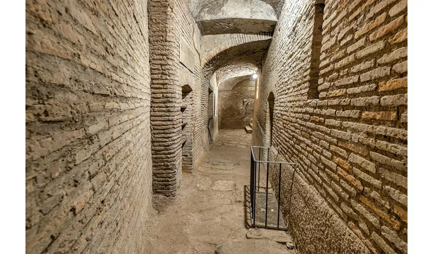 Entry to Case Romane del Celio