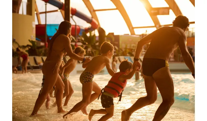 Acquaworld: Indoor and Outdoor Water Park