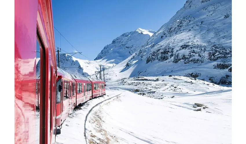 St. Moritz: tour guidato in giornata da Milano + biglietti per il Bernina Express