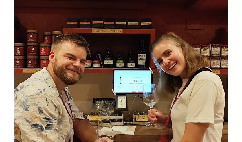 Archiginnasio de Bolonia: Entrada de acceso rápido + Tour guiado + Cata de vinos