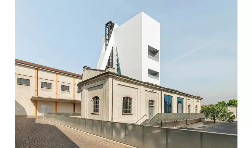 Fundación Prada Milán: Entrada