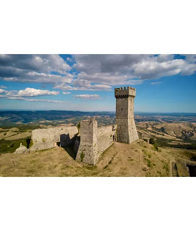 Fortificazioni storiche della Val d’Orcia: un viaggio tra rocche e fortezze