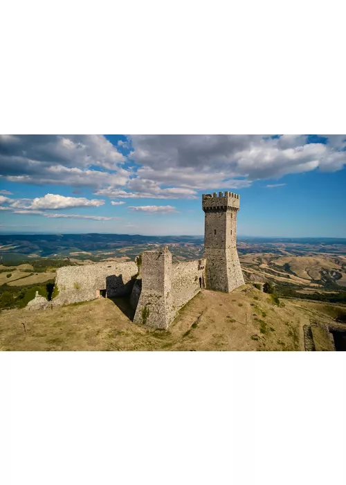 Fortificazioni storiche della Val d’Orcia: un viaggio tra rocche e fortezze