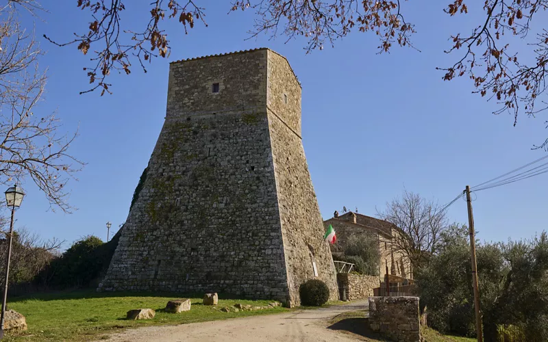Vignoni: torre fortificada en un pueblo colgante
