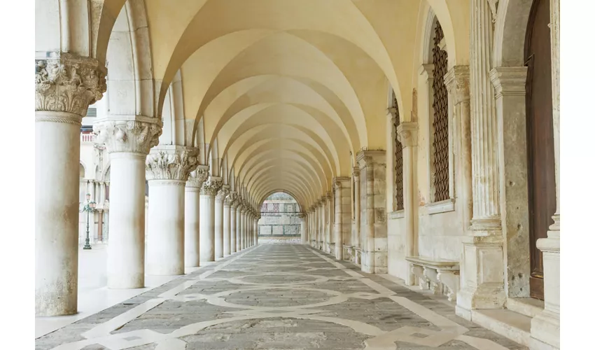 Tour de itinerarios secretos del Palacio Ducal: Acceso rápido