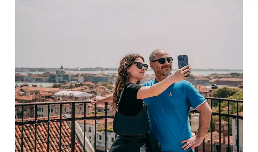 Venice: Guided Rooftops Tour + Prosecco Tasting