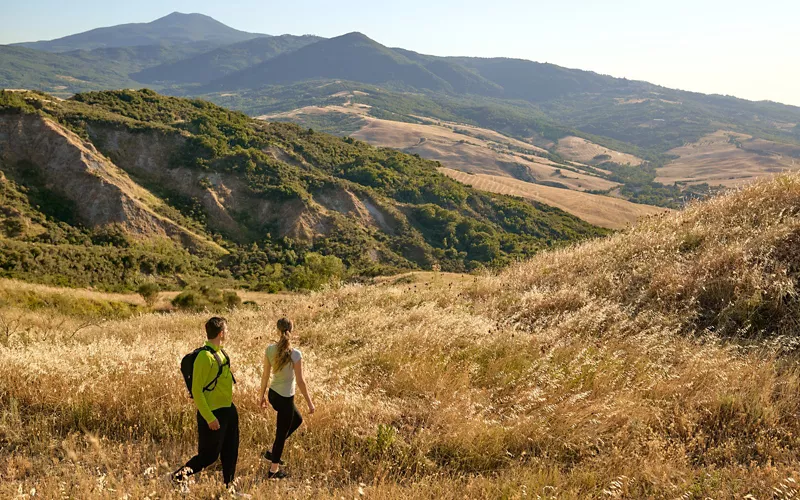 Camminare nella bellezza: itinerari trekking e Via Francigena.