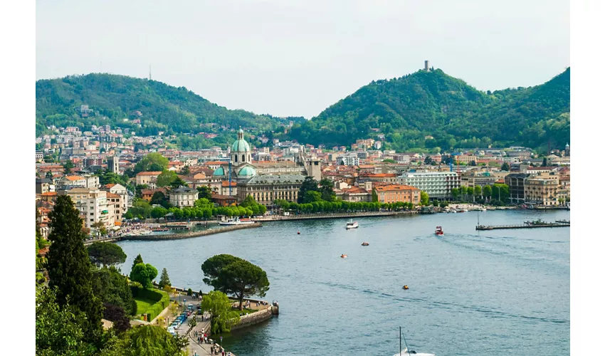 Como: Tour guidato a piedi della città con biglietto per la crociera