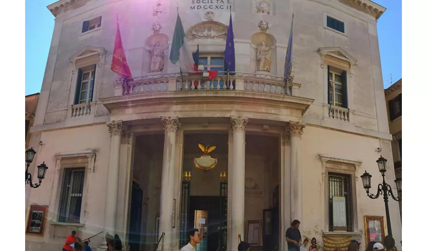 Venecia oculta: El insólito paseo a pie y en góndola