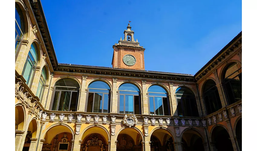 Archiginnasio de Bolonia: Entrada de acceso rápido + Tour guiado + Cata de vinos