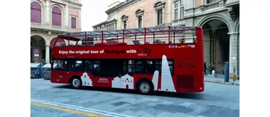 Autobús Rojo de la Ciudad de Bolonia y Expreso de San Luca: Billete combinado con degustación de comida
