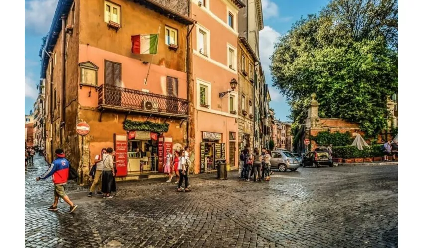 Roma: Passeggiata gastronomica serale a Trastevere con cena e vino