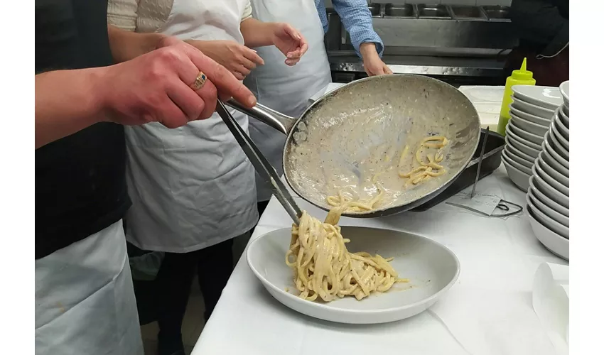 Roma: Corso di cucina di pasta amatriciana e cacio e pepe