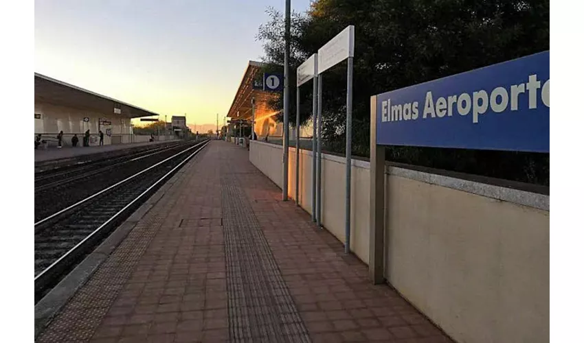 Cagliari: Trasferimento in treno di sola andata dall'aeroporto di Elmas alla stazione di Cagliari