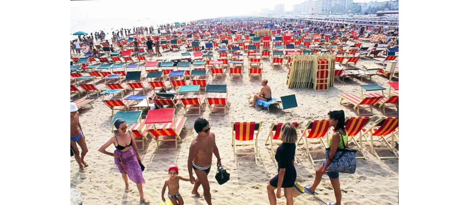 MARE MAGNUM: Da Ferdinando Scianna a Martin Parr