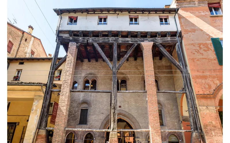 Casa Isolani : le géant de bois