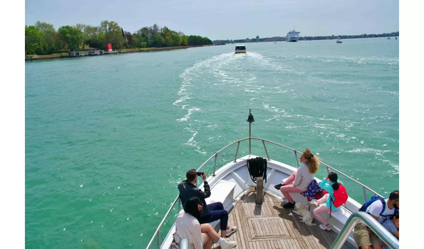 Murano and Burano: Boat Tour + Glassblowing Demo From Train Station