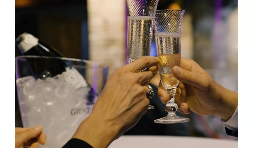 Murano: Spettacolo di soffiatura del vetro con Prosecco