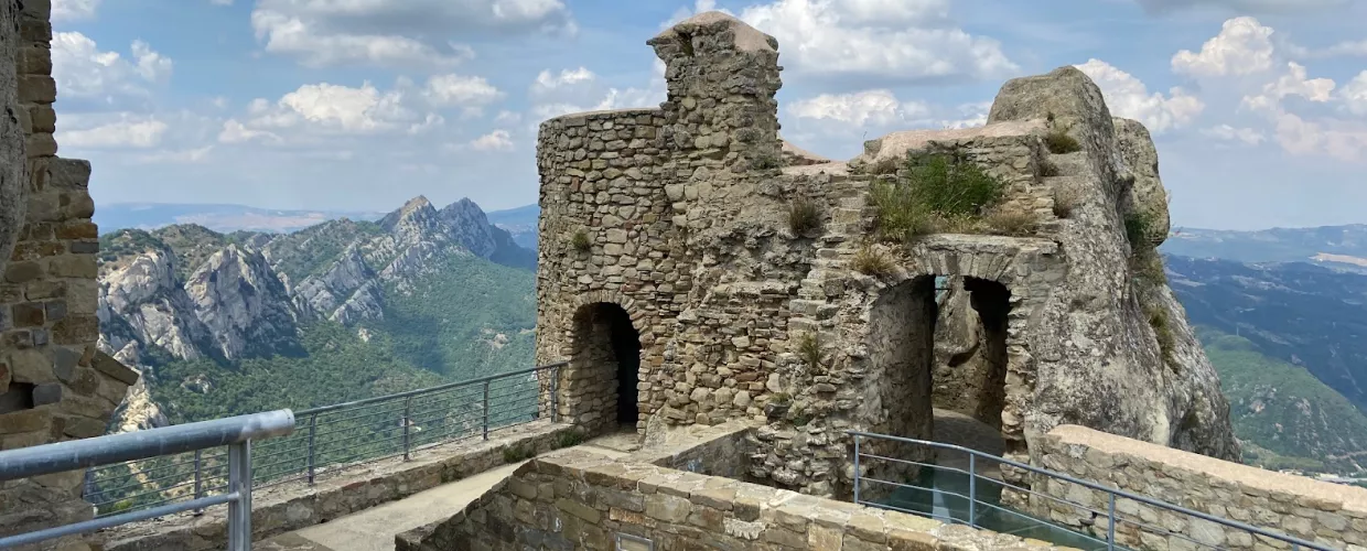 Die normannisch-staufische Burg