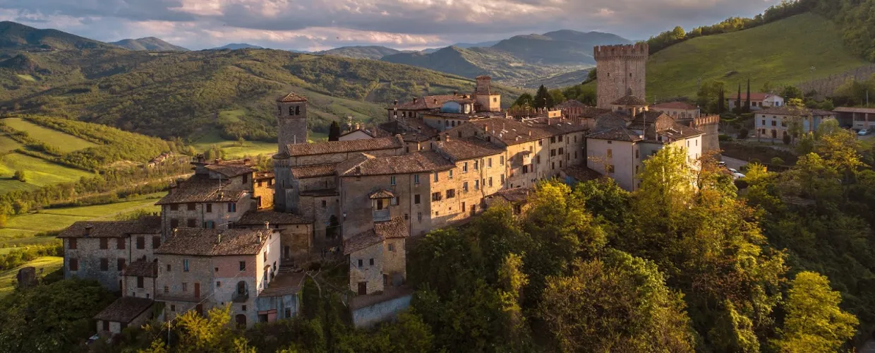 Vigoleno • medieval fortified village