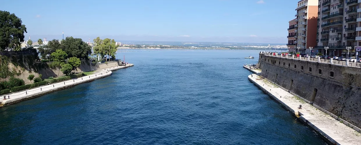 Canal navigable