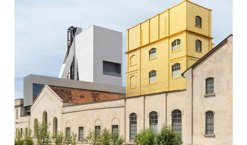 Fundación Prada Milán: Entrada