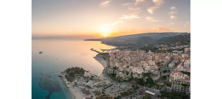 Mar de Calabria al atardecer