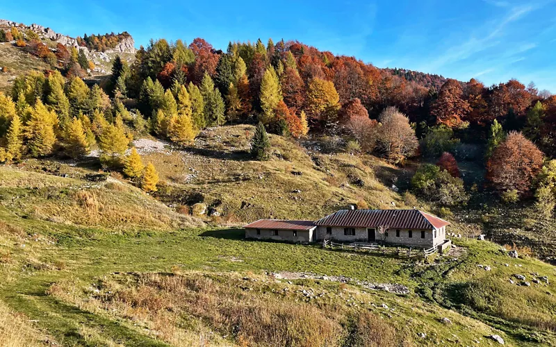 Towards Monte Corona, a walk through color for the whole family