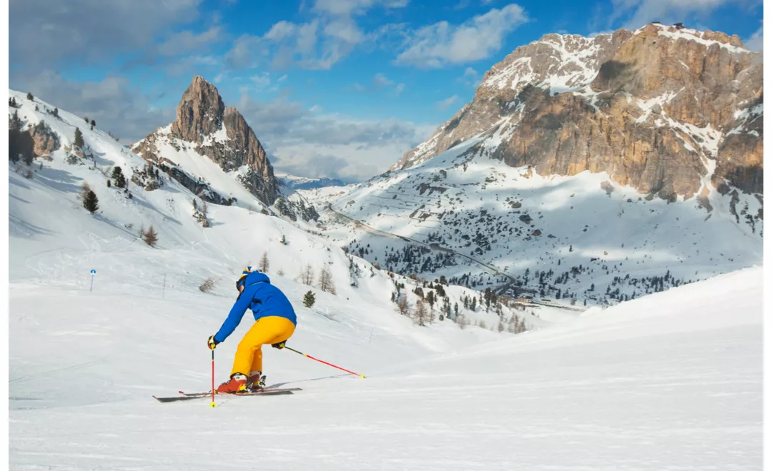 estación de esquí de Cortina d'ampezzo cubierta de nieve