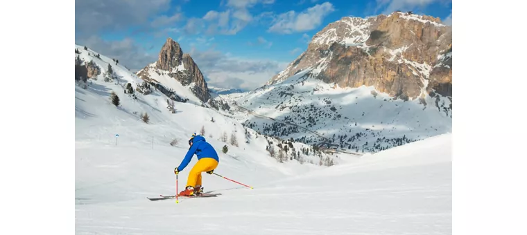 stazione sciistica innevata cortina d'ampezzo