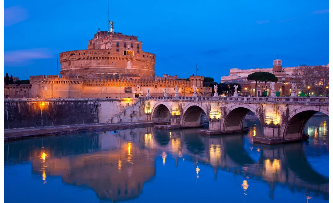 Castel Sant'Angelo illuminato di sera