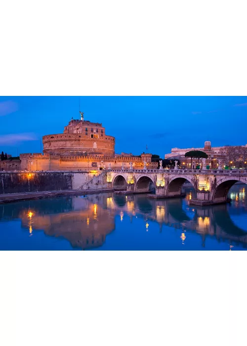 Castel Sant'Angelo illuminato di sera