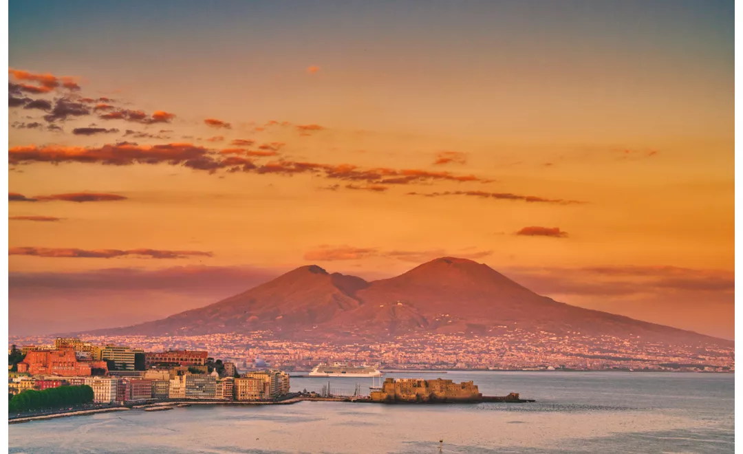 Vista sul Vesuvio al tramonto