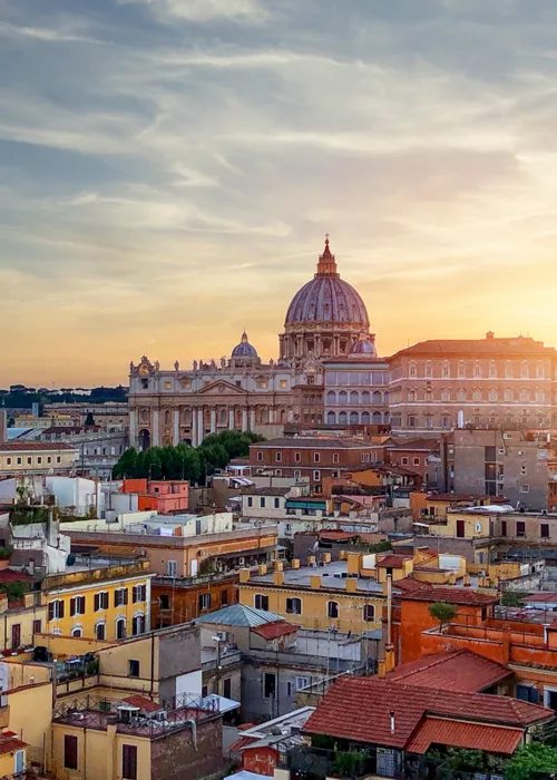 Vista de Roma y Ciudad del Vaticano al atardecer