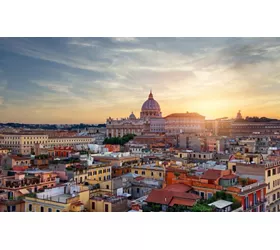 Vista su Roma e Città del Vaticano al tramonto