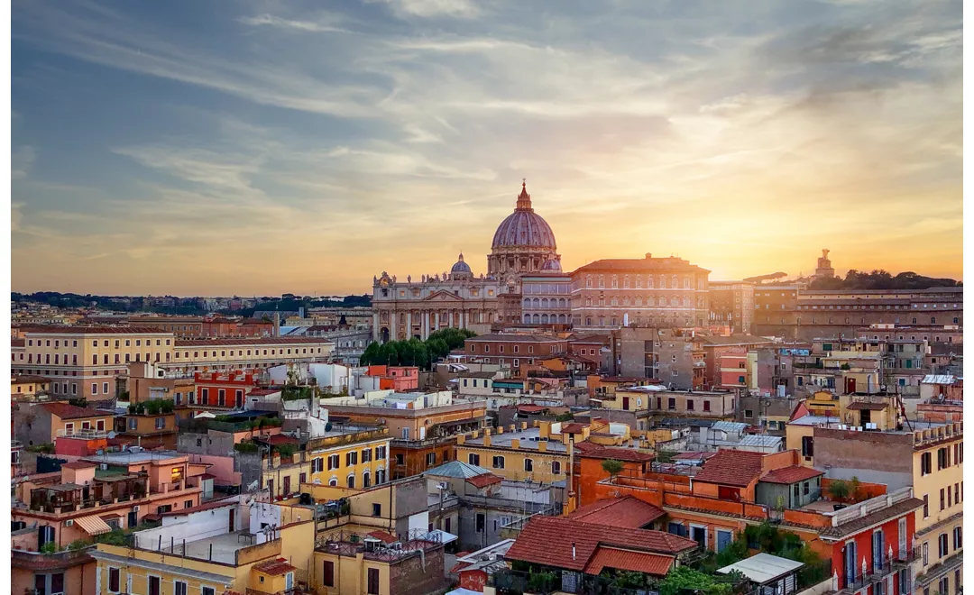Vista su Roma e Città del Vaticano al tramonto