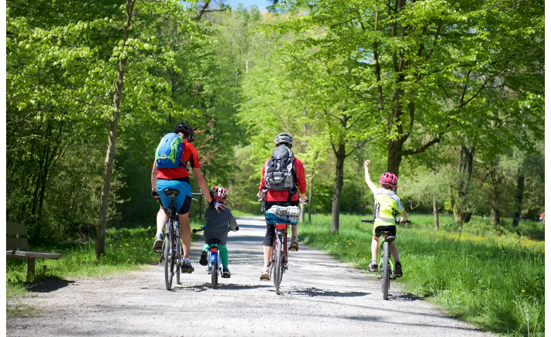 sunday on the mincio cycle path. pescheria del garda with your family