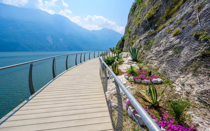 sunday on the mincio cycle path, pescheria del garda