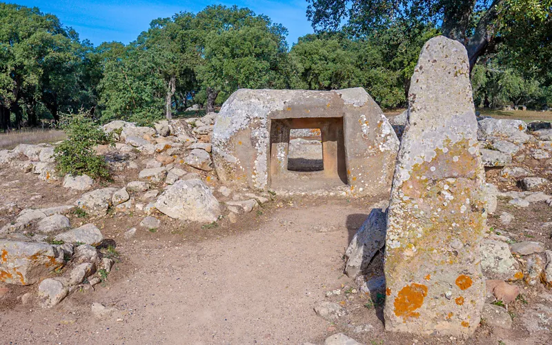 In Morres, to discover the king of dolmens