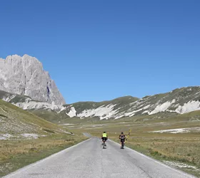 Abruzzo on pedals: from Castel del Monte to Campo Imperatore