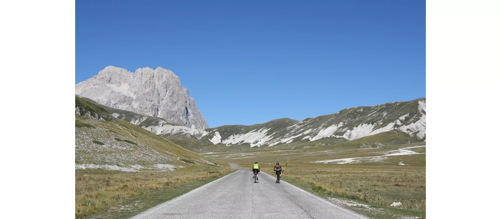 Recorriendo los Abruzos en bicicleta de Castel del Monte a Campo Imperatore