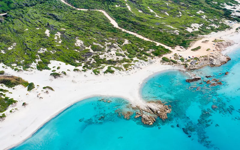 Playa y mar de Cerdeña