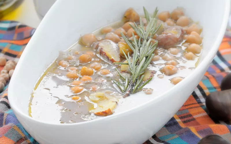 Sur la table aquacotta et pignataccia