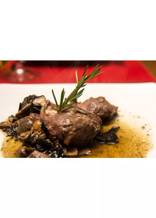 Agnello con tartufo con torta al testo