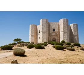 À la cour de Frédéric II de Souabe, entre la Terre de Bari et Castel del Monte