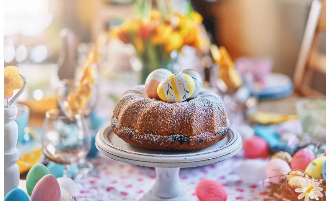Pastel de Pascua con huevos en Italia
