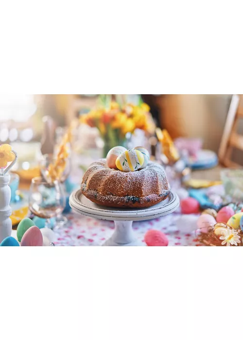 Pastel de Pascua con huevos en Italia