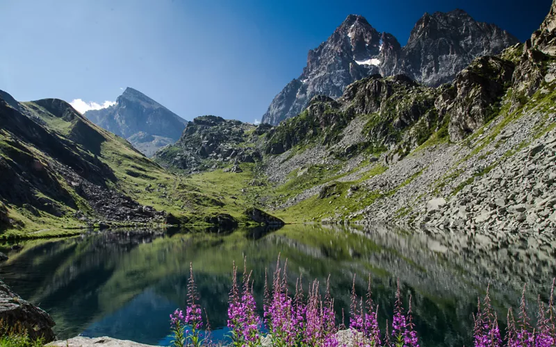 The Piedmontese Alps, between high peaks and endless openings